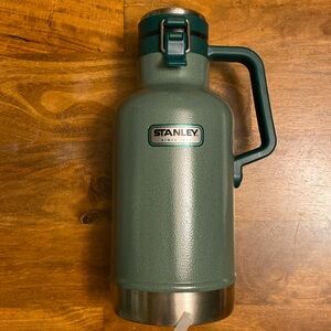 Stanley Classic Easy-Pour Growler 64 oz